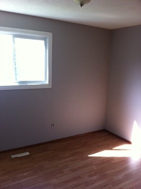 12834 102 St NW - Photo 2 of 6