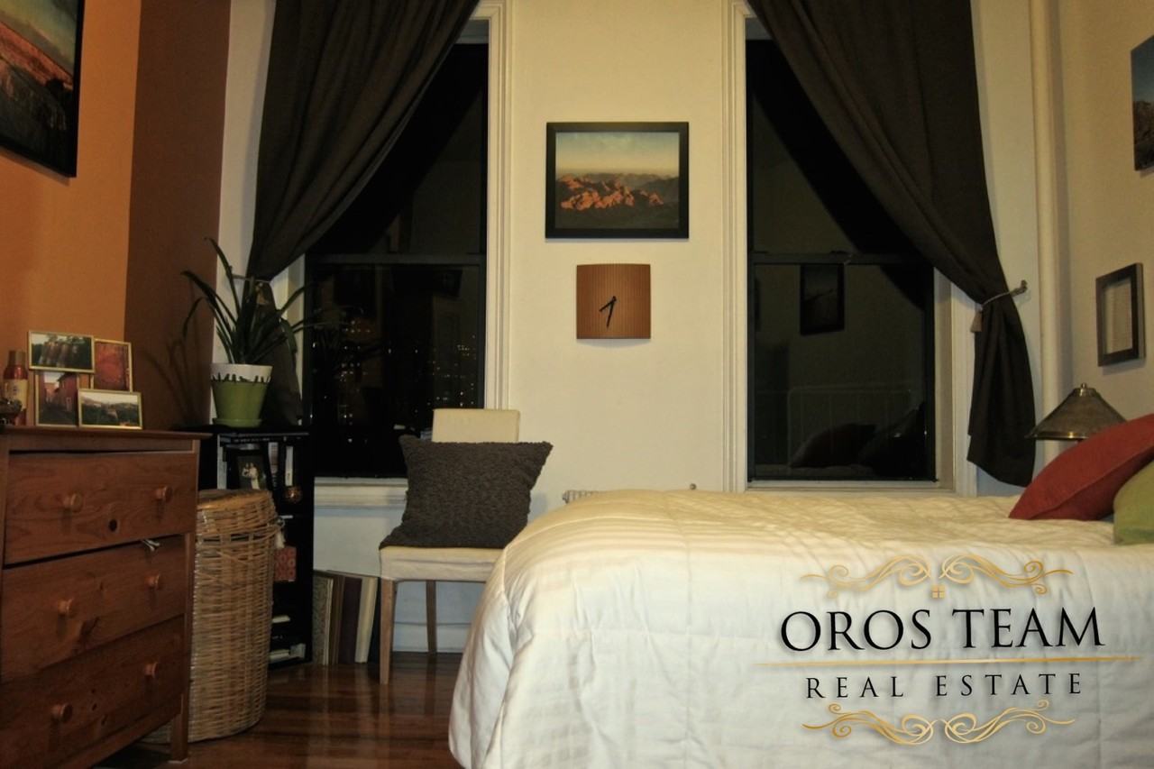 262 22nd St #18 - Photo 3 of 6