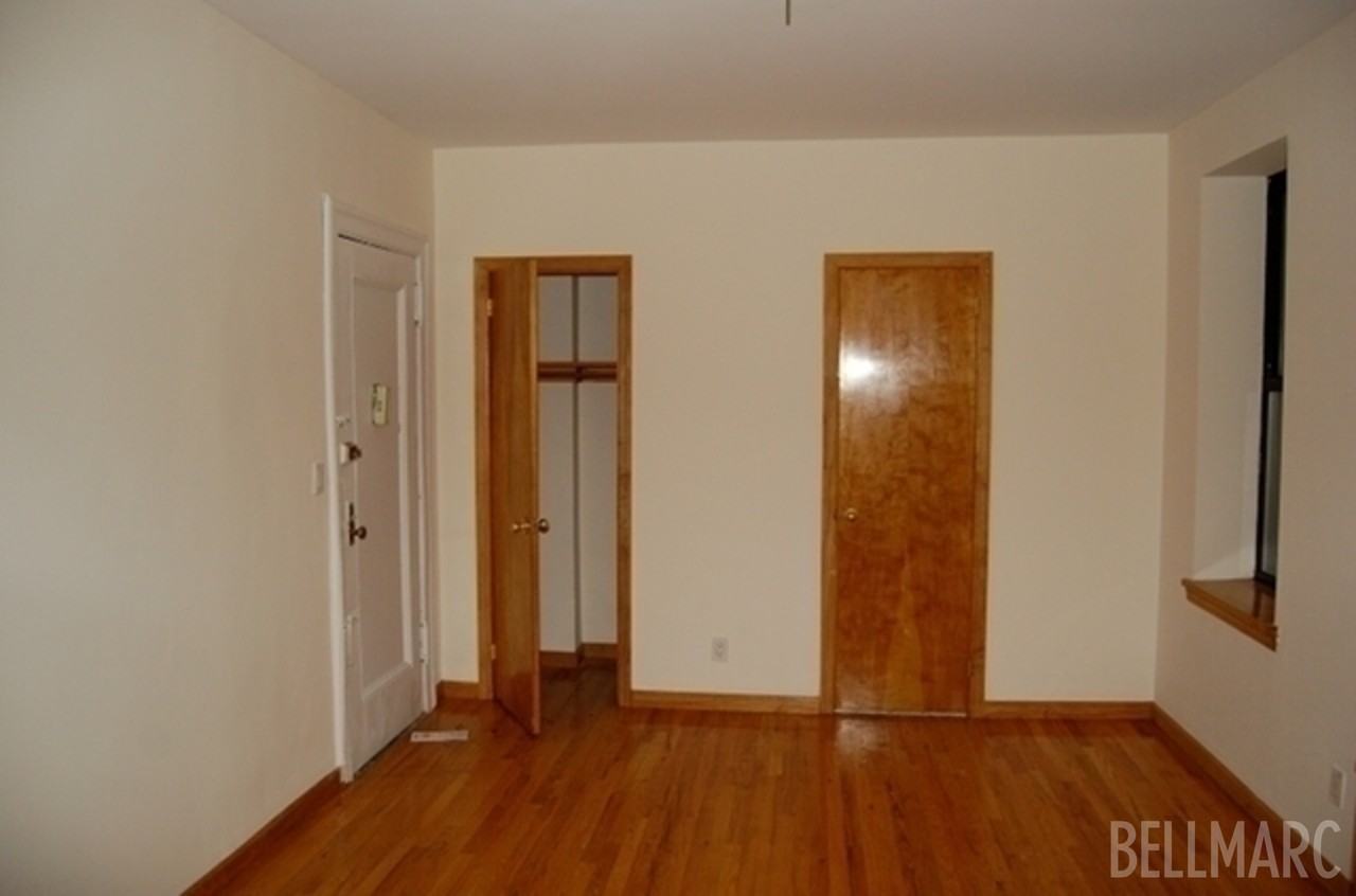 22 W 77th St - Photo 2 of 4