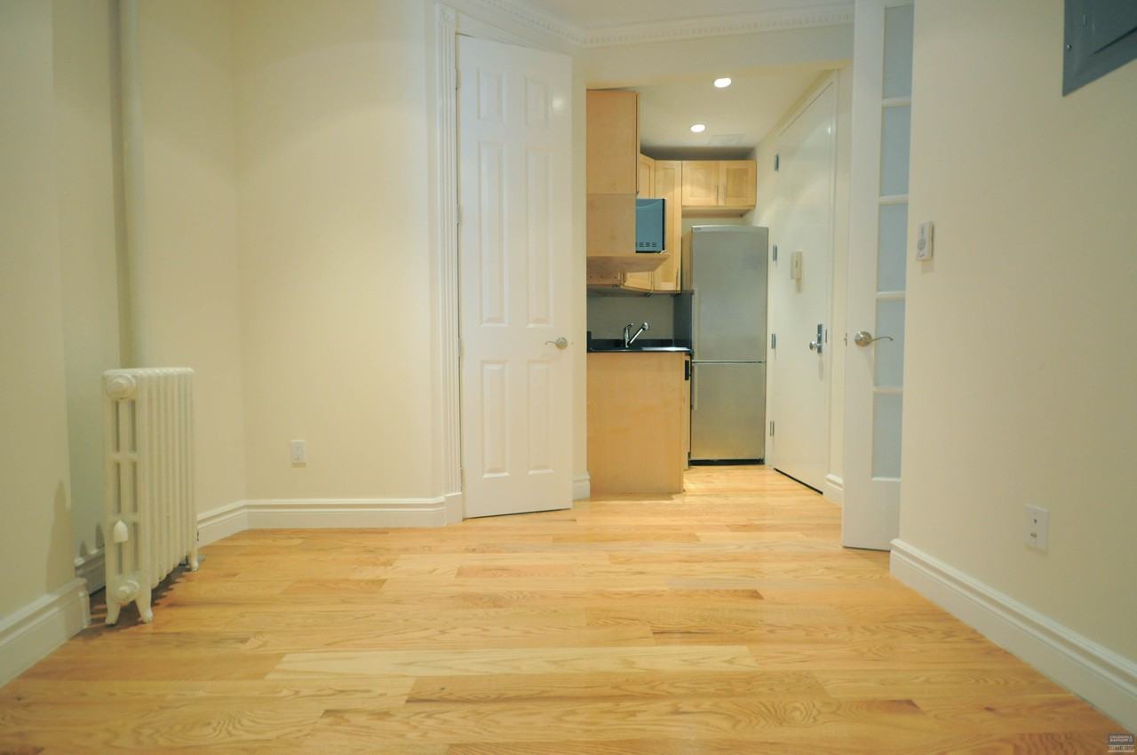 322 E 35th St - Photo 2 of 5