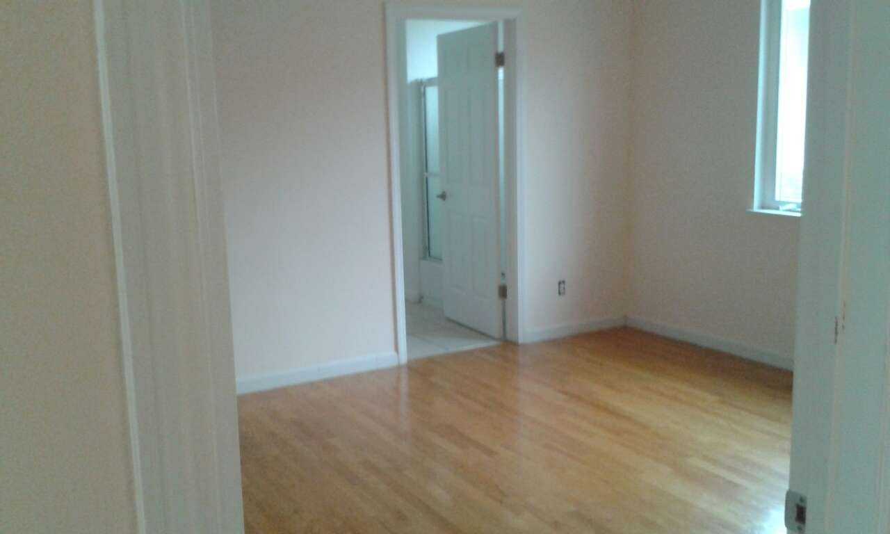 126 N Claremont St - Photo 2 of 4