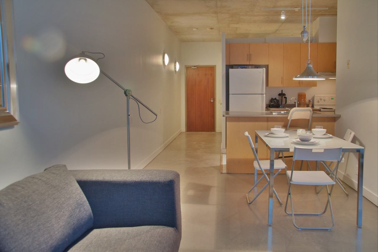 36 Charlotte St #206