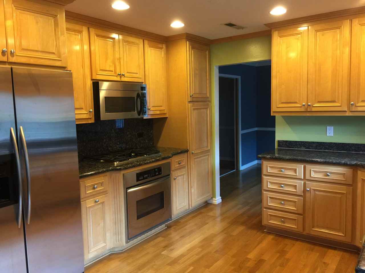 2562 Kolnes Ct - Photo 2 of 13