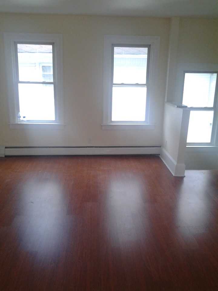 96 Grandview Ave 1 - Photo 3 of 6