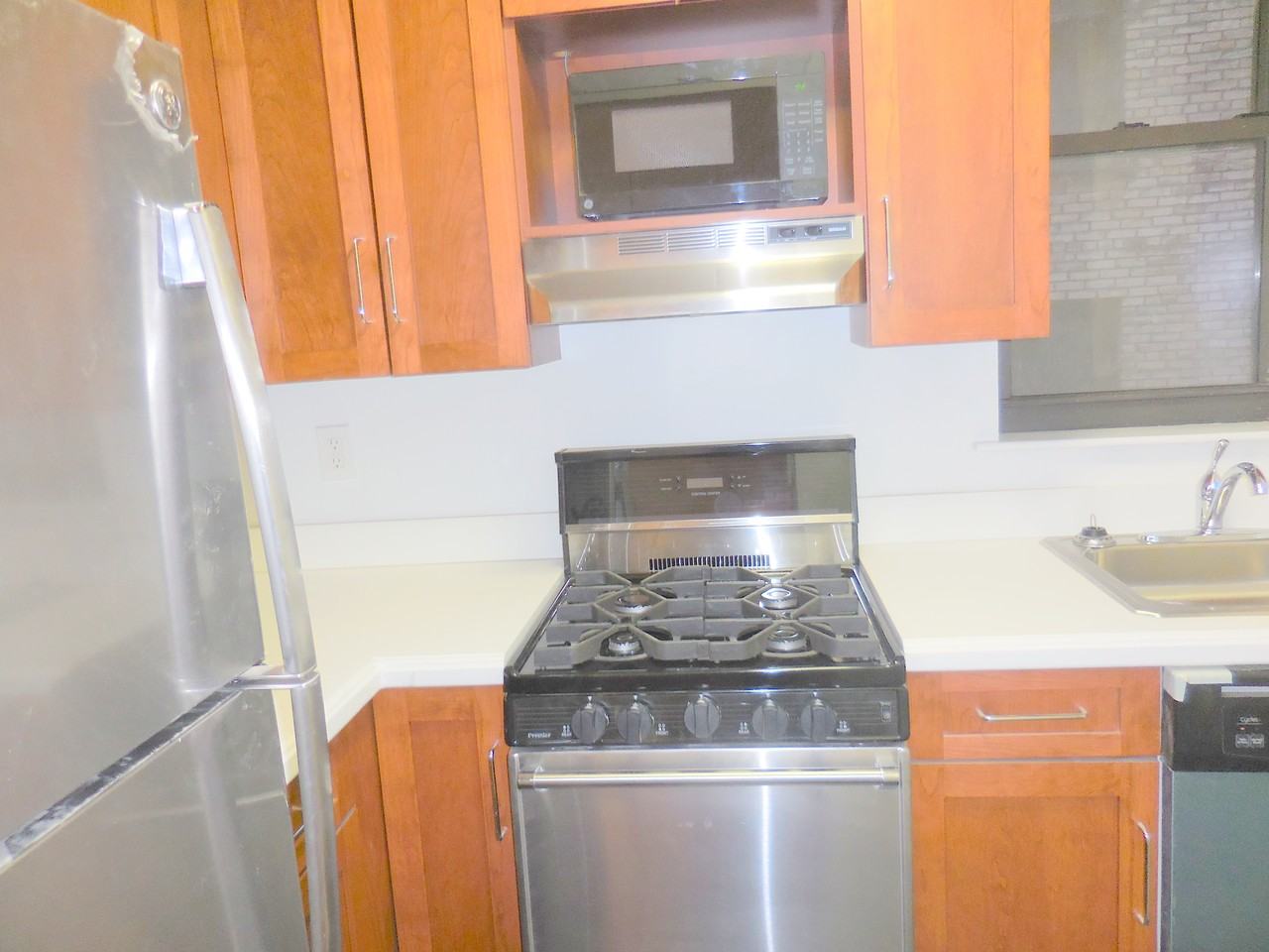 107 E 63rd St #2 - Photo 3 of 4