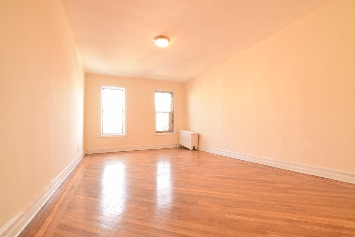 500 St Johns Pl 5E - Photo 2 of 4