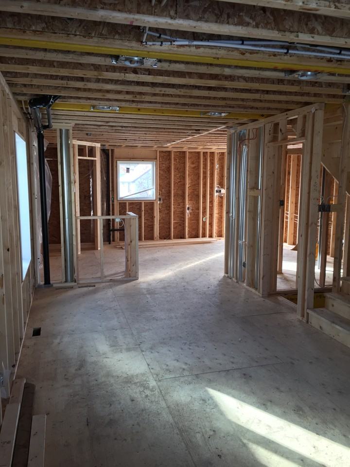 122 Ralph Ave W - Photo 2 of 4