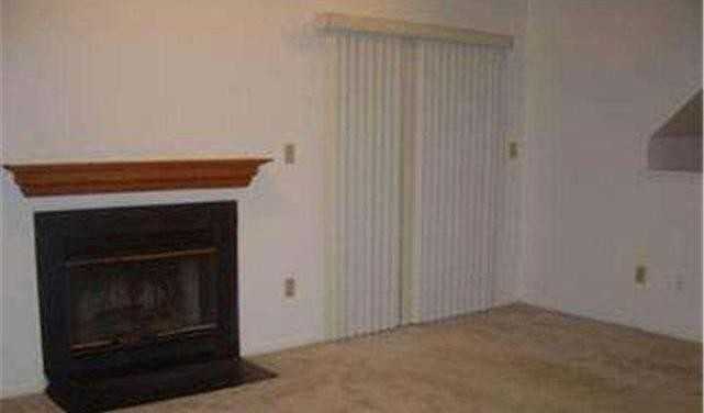 139 Woodlake Dr - Photo 3 of 3