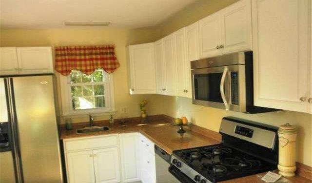 14 Plymouth Dr - Photo 2 of 3