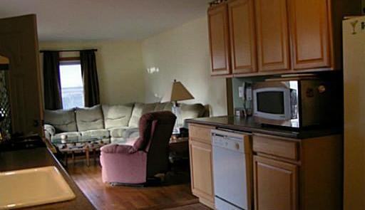 44 Nelson Ave S - Photo 3 of 3