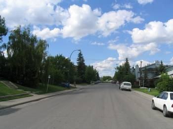 2415 17 St SW #C - Photo 2 of 5