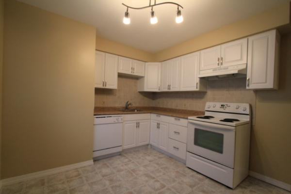 1011 40 Ave NW - Photo 3 of 12