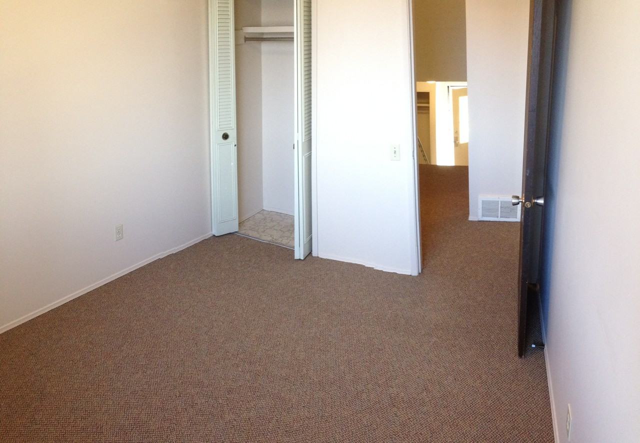 460 Dalgleish Dr #8 - Photo 3 of 13