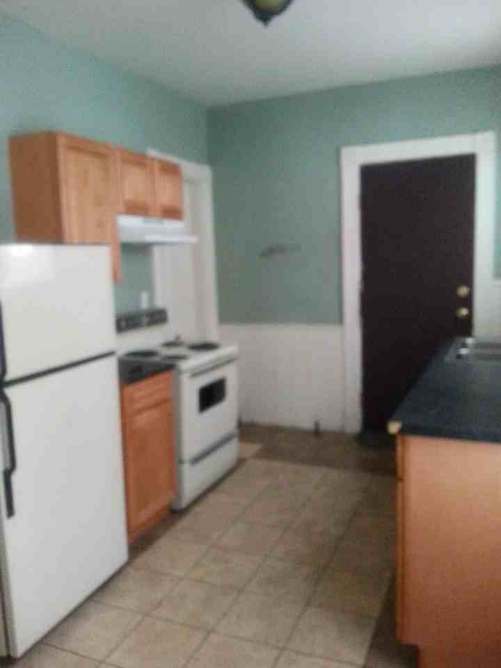 426 Cedar Ave - Photo 3 of 4