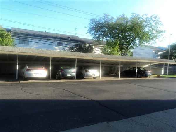 Stratford Manor Condos - Photo 3 of 5