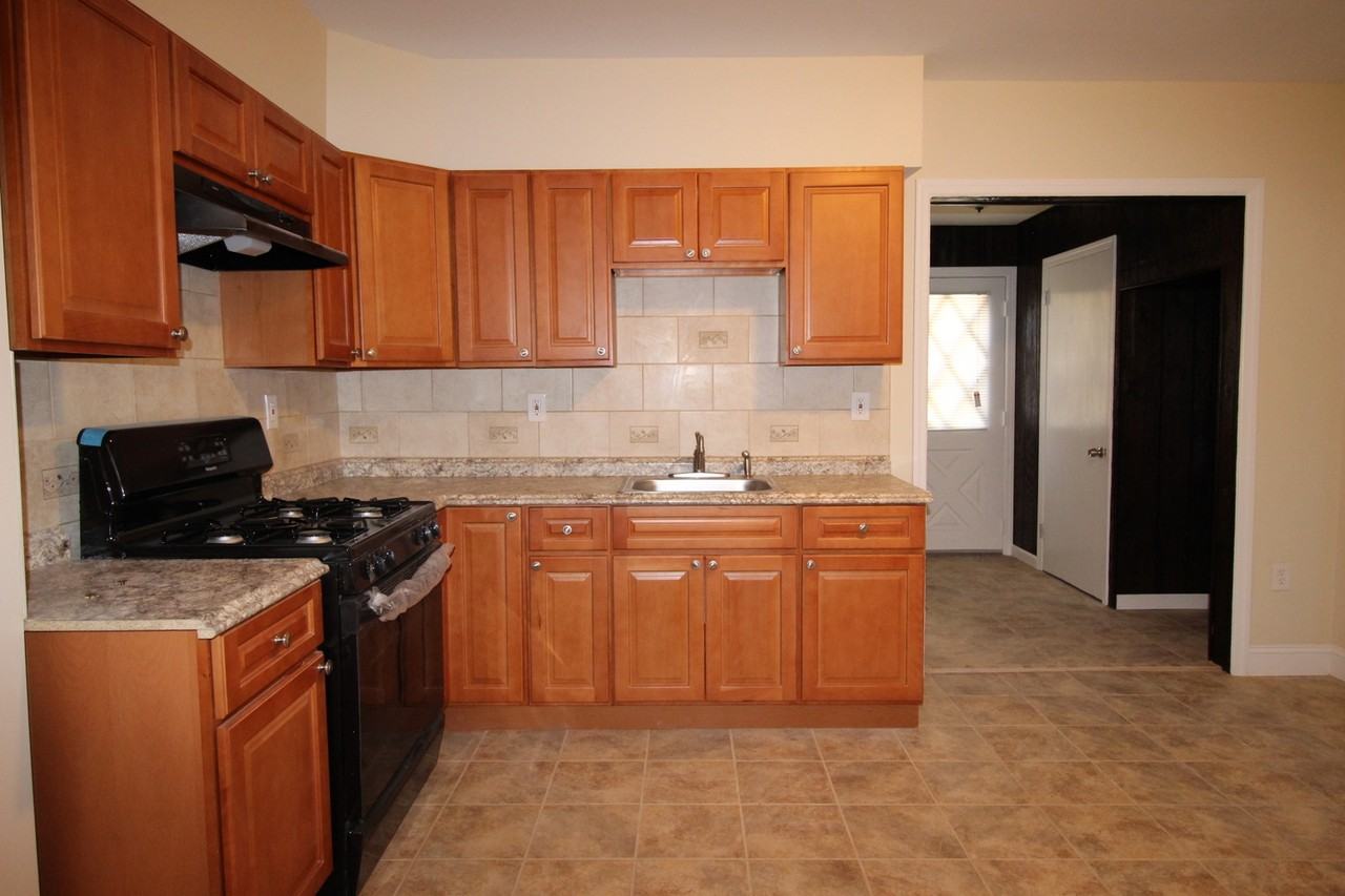 855 Melrose Ave - Photo 2 of 13