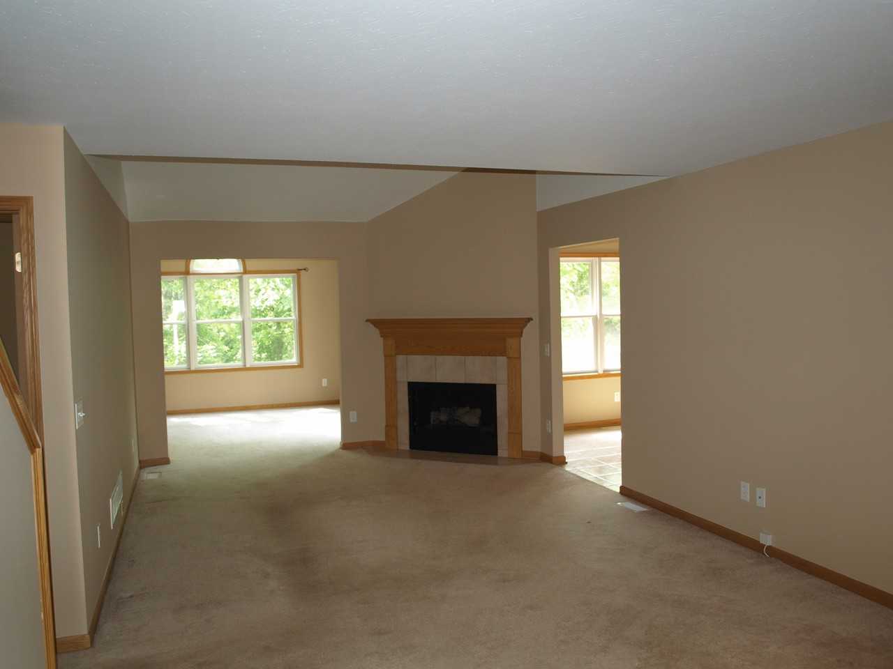1421 Waters Edge Dr - Photo 2 of 8
