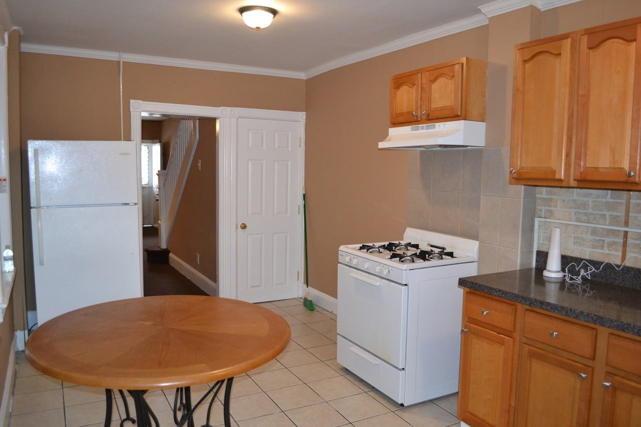 1327 N Olden Ave - Photo 2 of 9