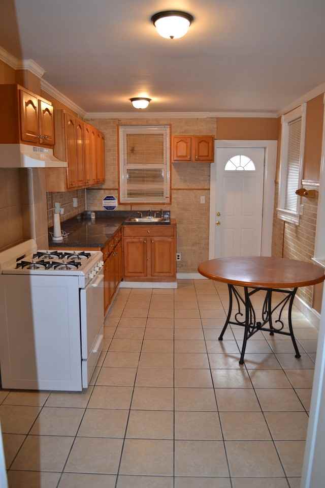 1327 N Olden Ave - Photo 3 of 9