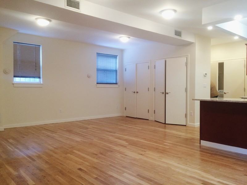 936 Manhattan Ave - Photo 2 of 4