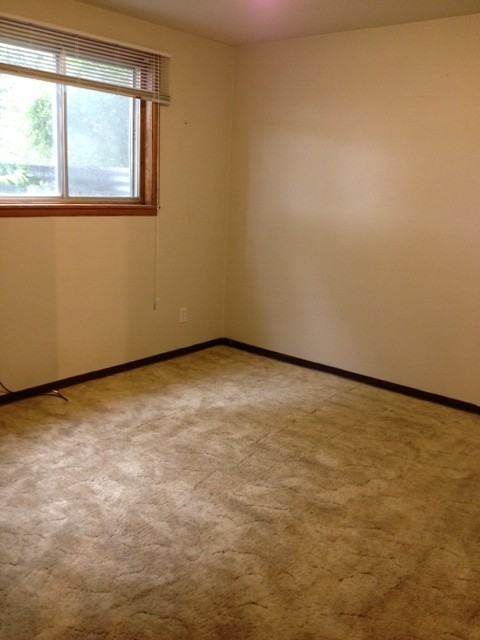 9602 124 Ave NW - Photo 2 of 3