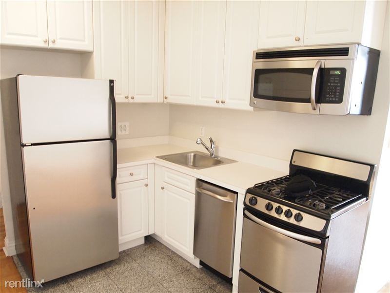 620 Fort Washington Ave - Photo 2 of 3