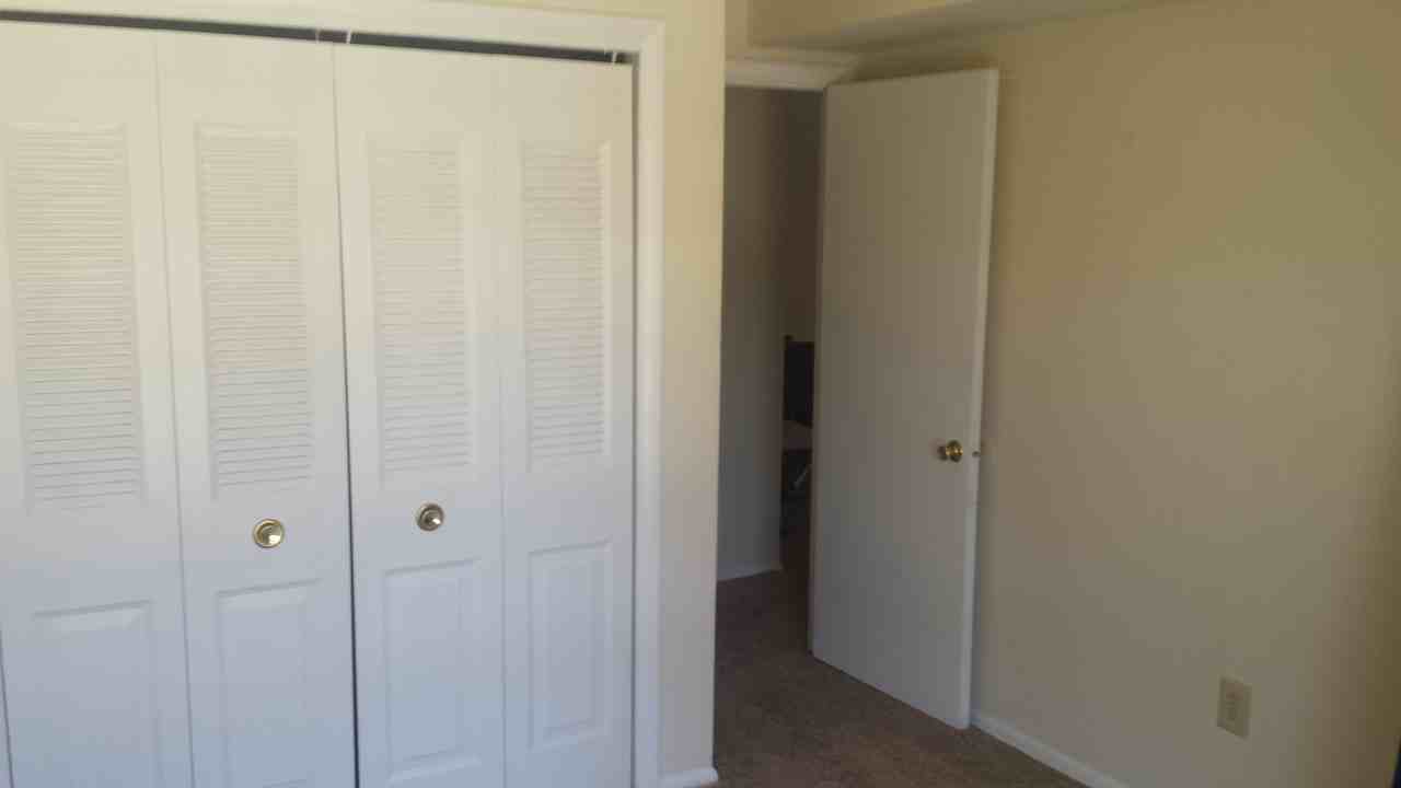 5288 Marlboro Pike 403 - Photo 3 of 5