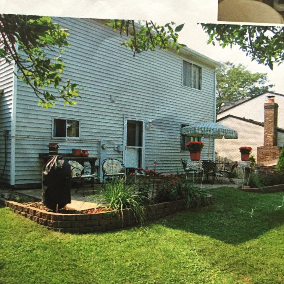 467 Laura Ct - Photo 3 of 4