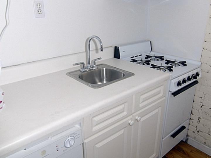 328 47th St SE 1D - Photo 3 of 5