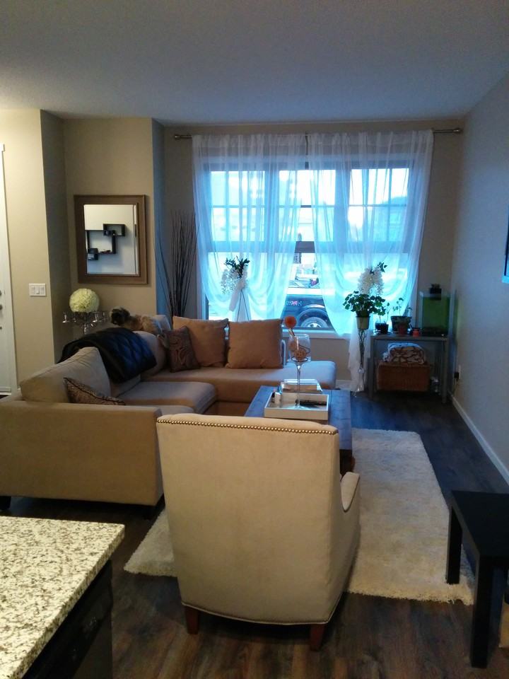 1105 Armitage Cres SW - Photo 3 of 9