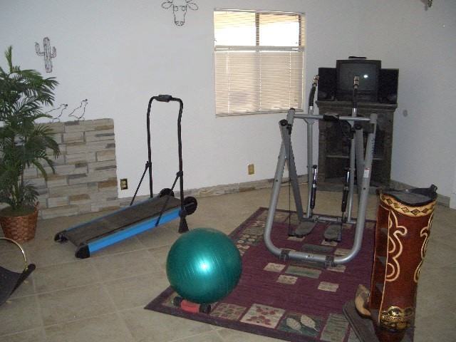 3453 Lochiel Rd - Photo 2 of 12