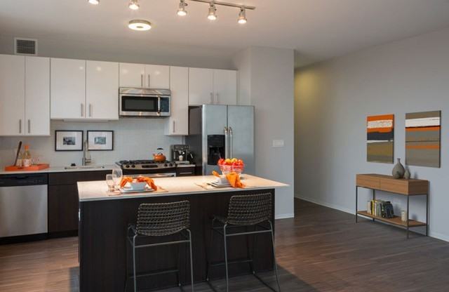 765 W Adams St - Photo 2 of 6