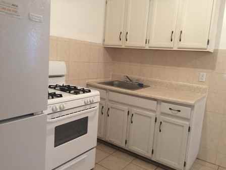 135 18th St - Photo 2 of 3