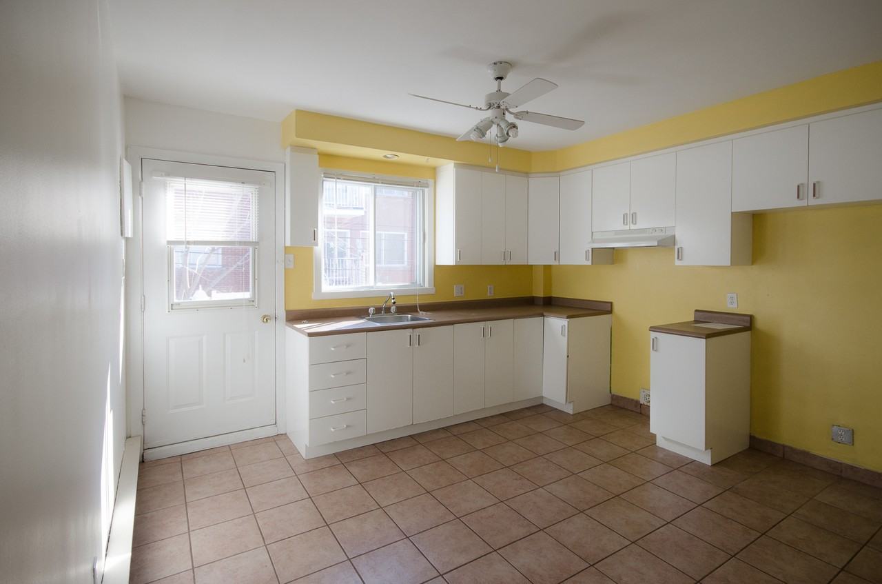 824 Avenue Carroll 824 - Photo 2 of 9