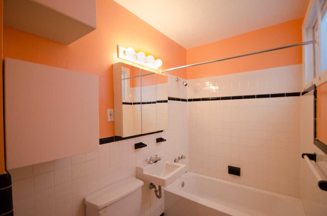 824 Avenue Carroll 824 - Photo 3 of 9