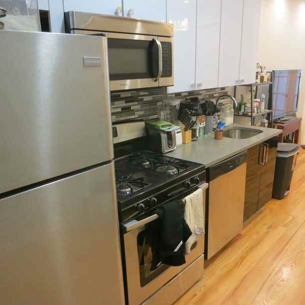 263 Melrose St - Photo 2 of 9