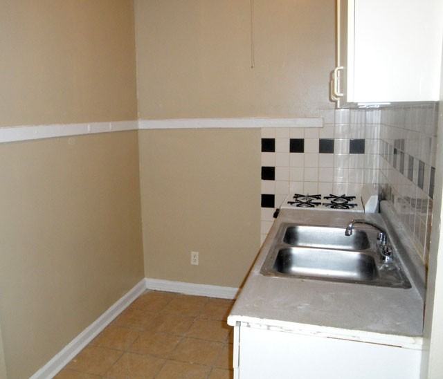 3734 Pine Grove #G - Photo 3 of 7