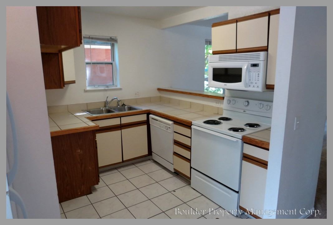 1827 Arapahoe Ave - Photo 3 of 12