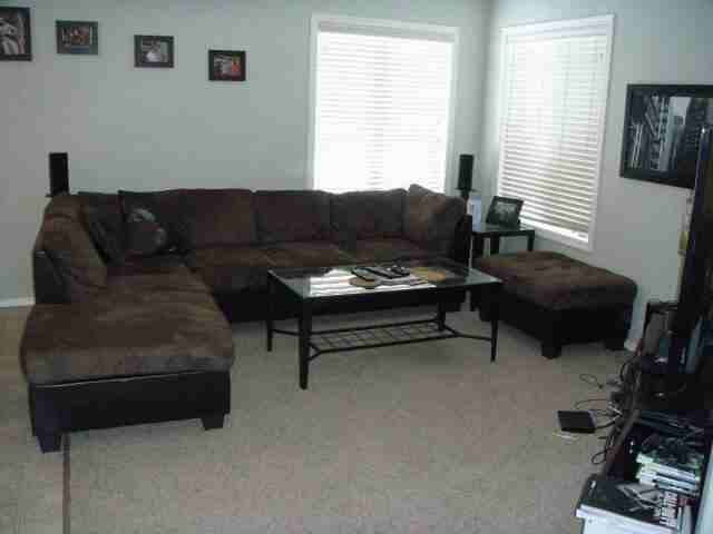 39 Isherwood Close - Photo 3 of 4