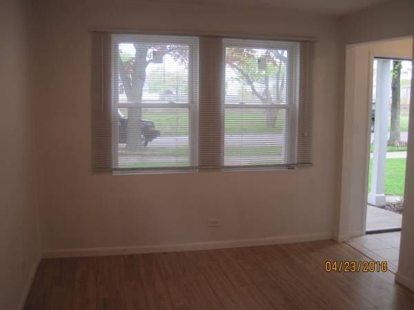 13442 S Green Bay Ave - Photo 3 of 5