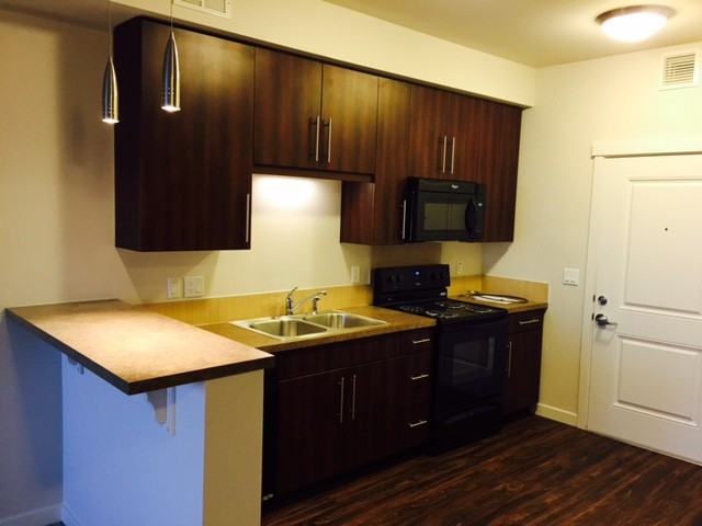 700 3rd St - Photo 3 of 9