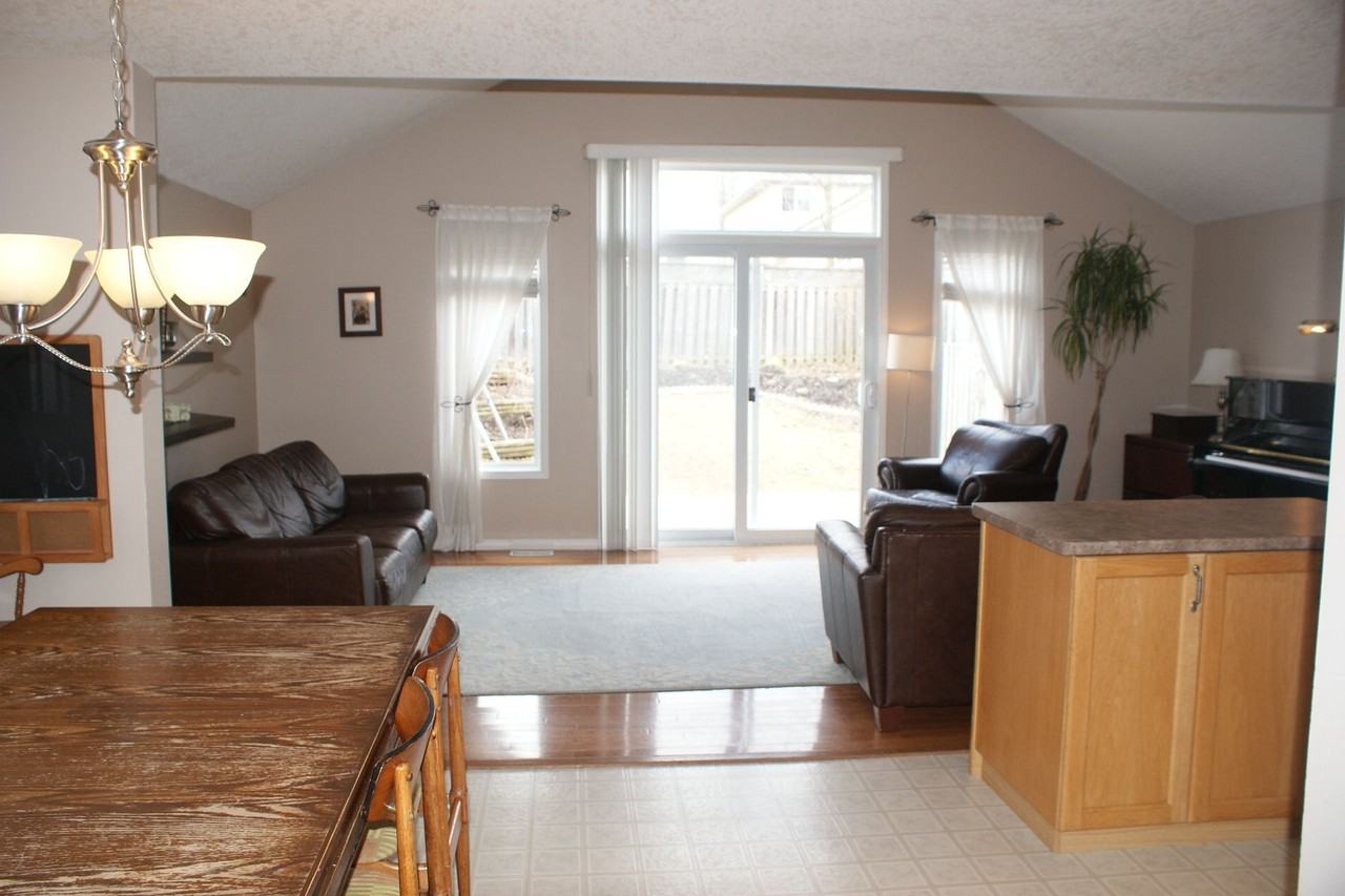 829 Whitecap Ave - Photo 3 of 10