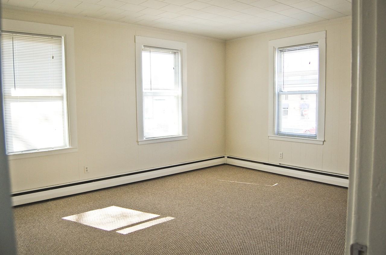 67 Spring St - Photo 2 of 4
