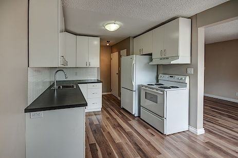 1615 McGonigal Dr NE - Photo 3 of 14