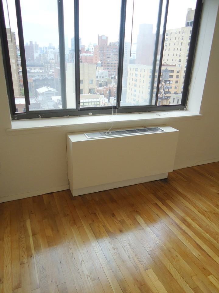 230 E 30th St - Photo 2 of 6