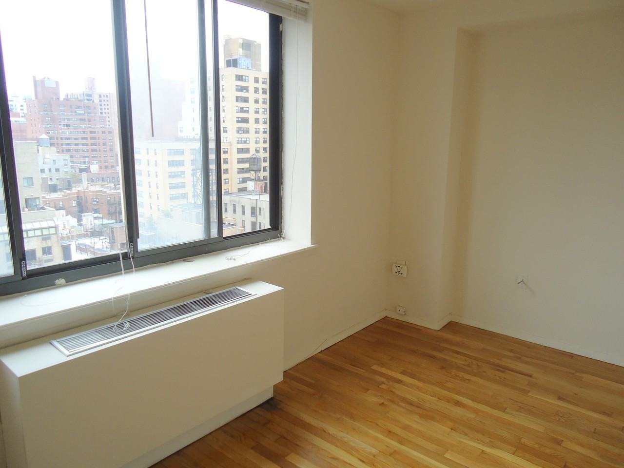 230 E 30th St - Photo 3 of 6