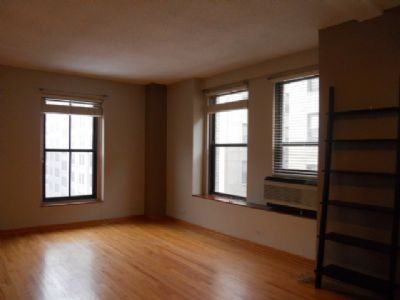 600 S Dearborn St - Photo 2 of 10