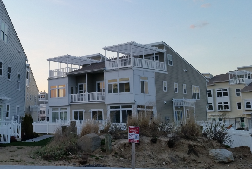 6211 Ocean Ave N - Photo 2 of 16