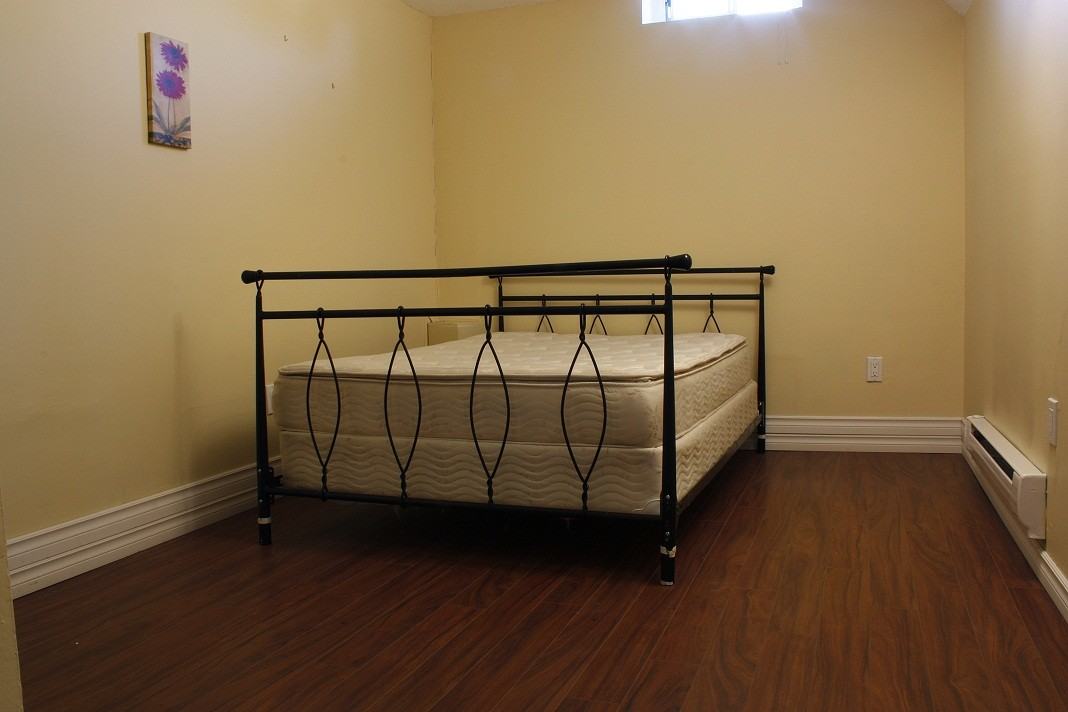 704 Jane St - Photo 2 of 5