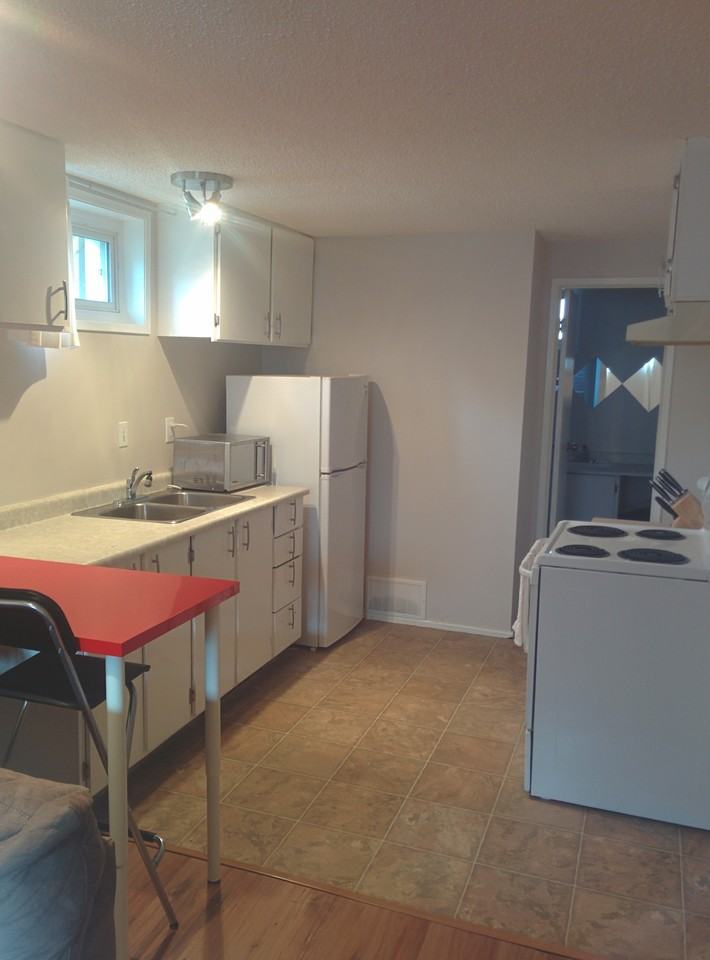 9359 92 St NW - Photo 2 of 6